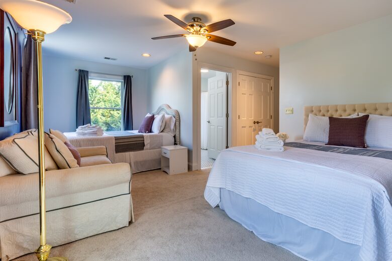 Annapolis Cove Lake Ogleton Charmer - Annapolis, Maryland