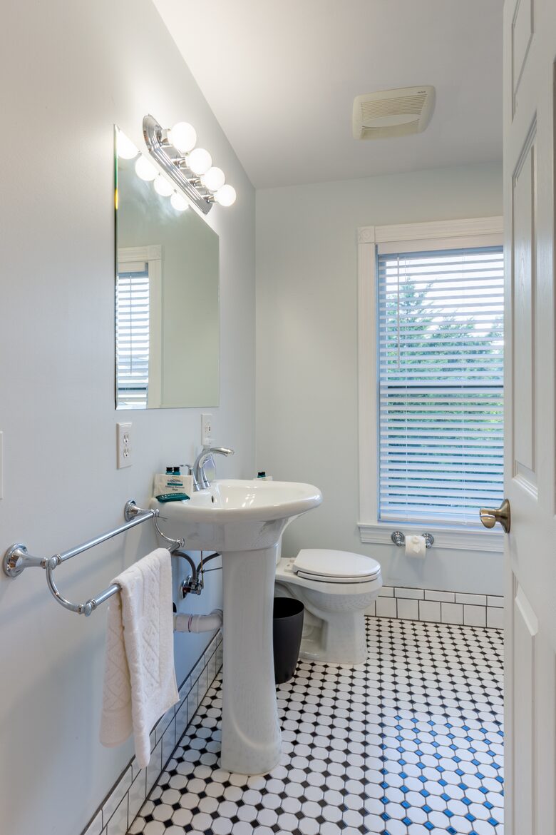 Annapolis Cove Lake Ogleton Charmer - Annapolis, Maryland