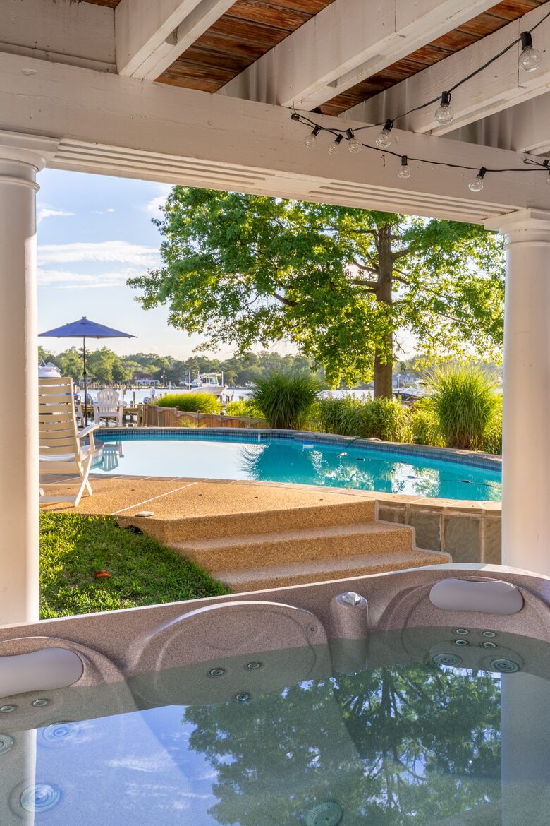 Annapolis Cove Lake Ogleton Charmer - Annapolis, Maryland