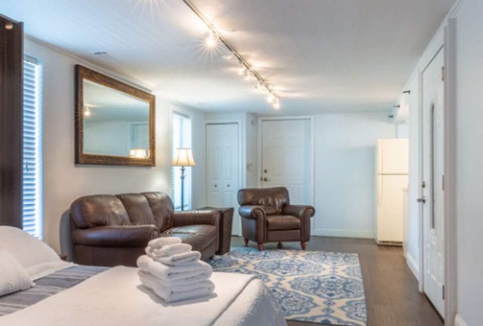 Annapolis Cove Lake Ogleton Charmer - Annapolis, Maryland