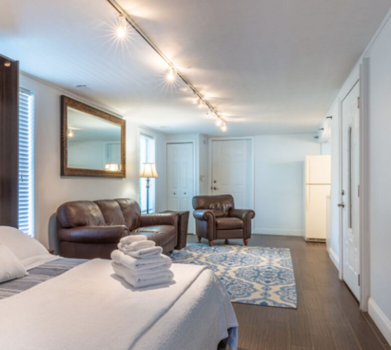 Annapolis Cove Lake Ogleton Charmer - Annapolis, Maryland