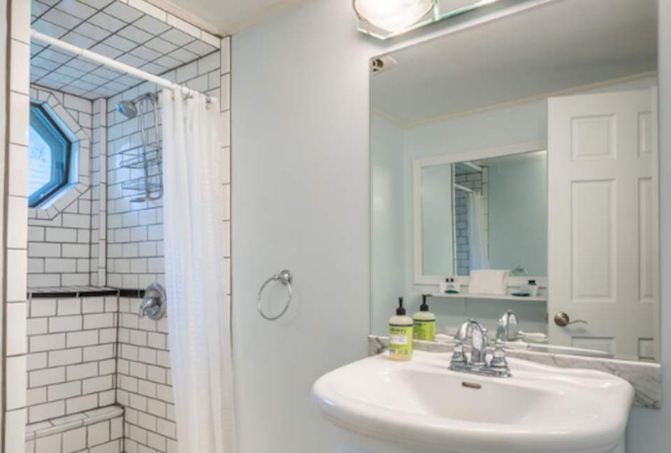 Annapolis Cove Lake Ogleton Charmer - Annapolis, Maryland