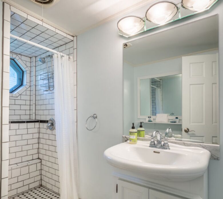 Annapolis Cove Lake Ogleton Charmer - Annapolis, Maryland