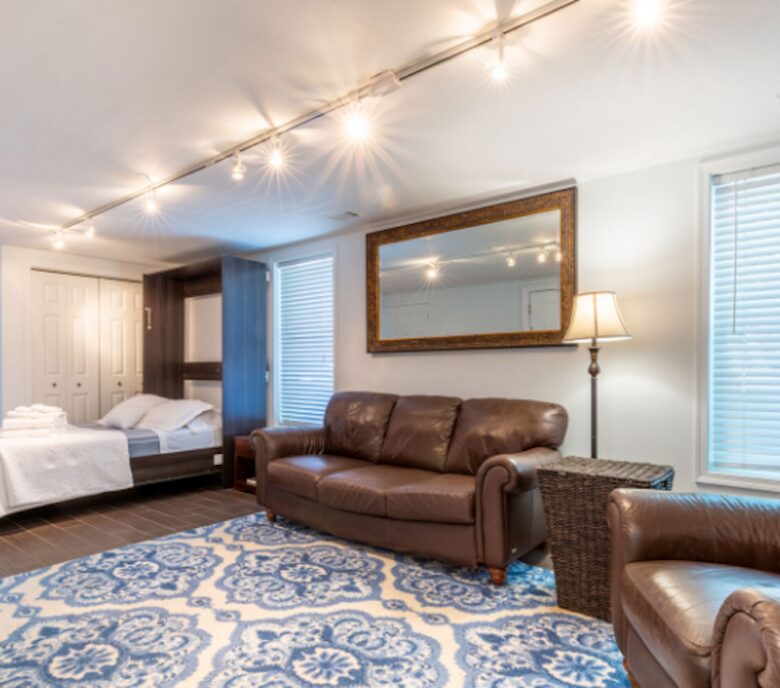 Annapolis Cove Lake Ogleton Charmer - Annapolis, Maryland