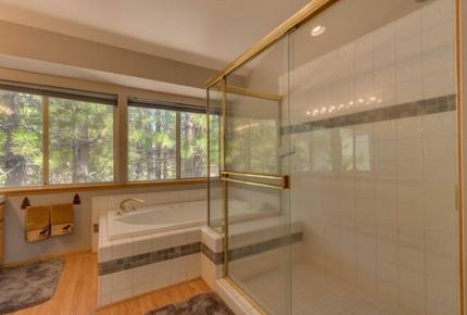 Oak Ridge Retreat - South Lake Tahoe, California