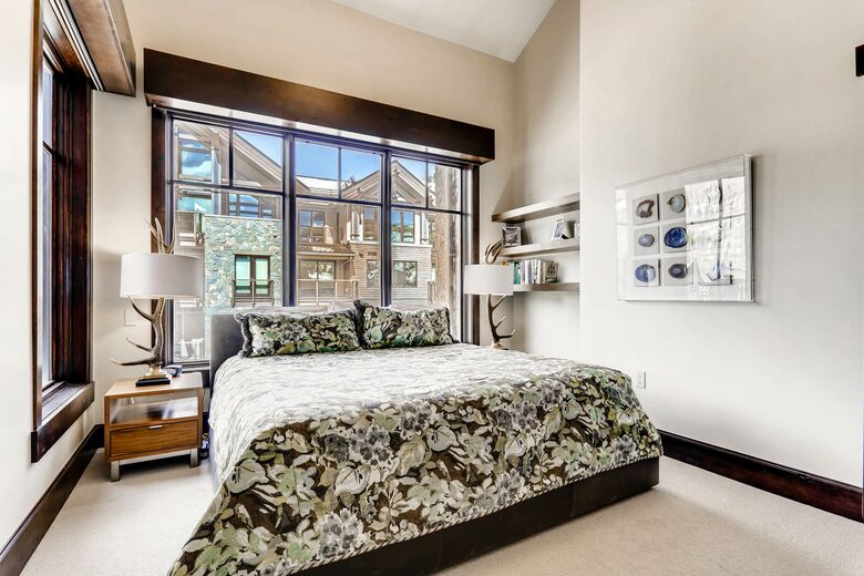 Lionshead Mountain-View Condo, Steps to Gondola - Vail, Colorado