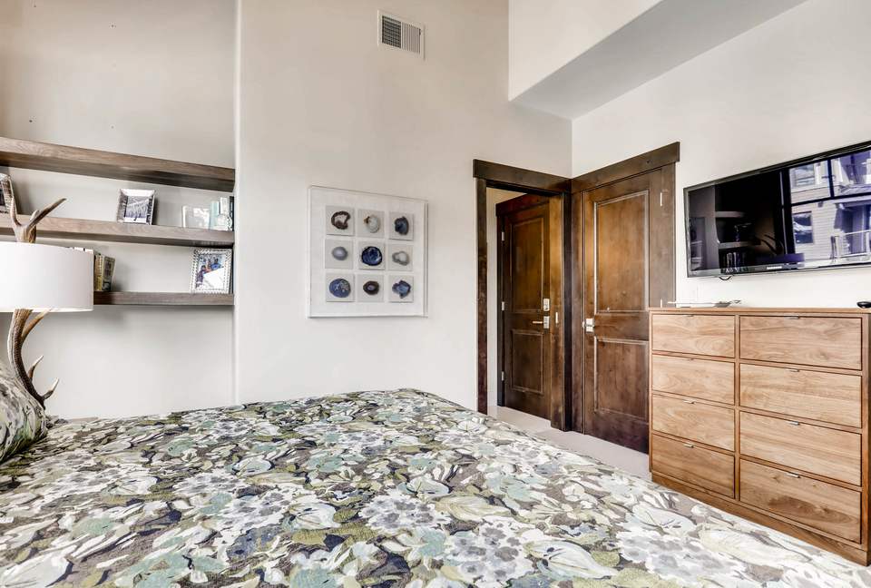 Lionshead Mountain-View Condo, Steps to Gondola - Vail, Colorado