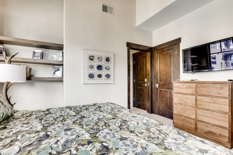 Lionshead Mountain-View Condo, Steps to Gondola - Vail, Colorado