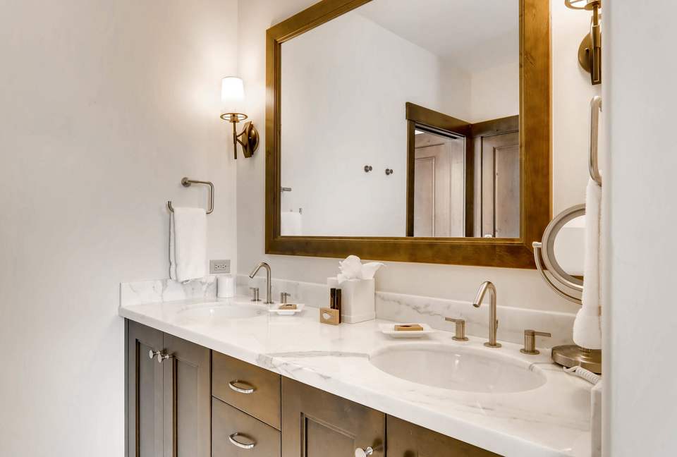 Lionshead Mountain-View Condo, Steps to Gondola - Vail, Colorado