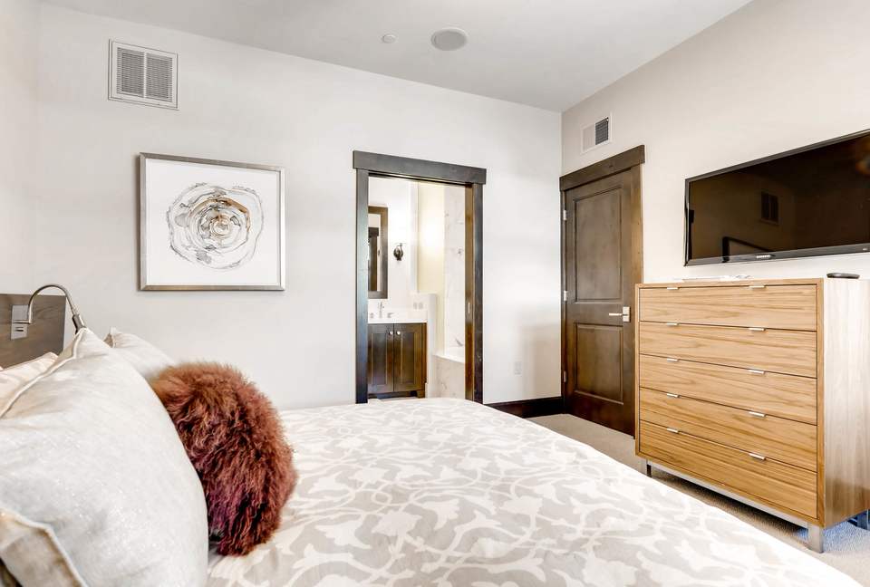 Lionshead Mountain-View Condo, Steps to Gondola - Vail, Colorado