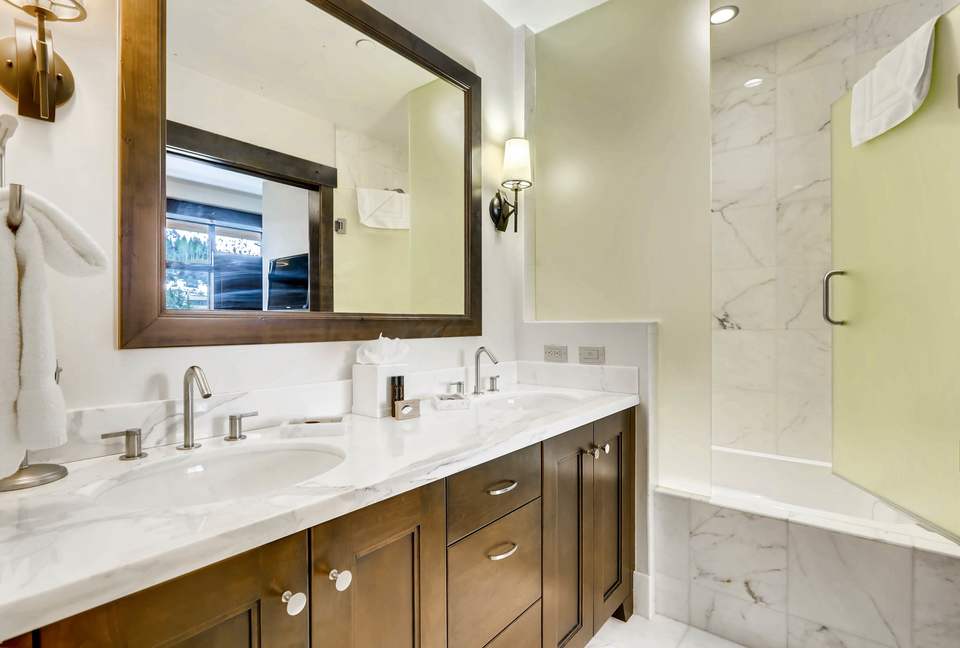 Lionshead Mountain-View Condo, Steps to Gondola - Vail, Colorado