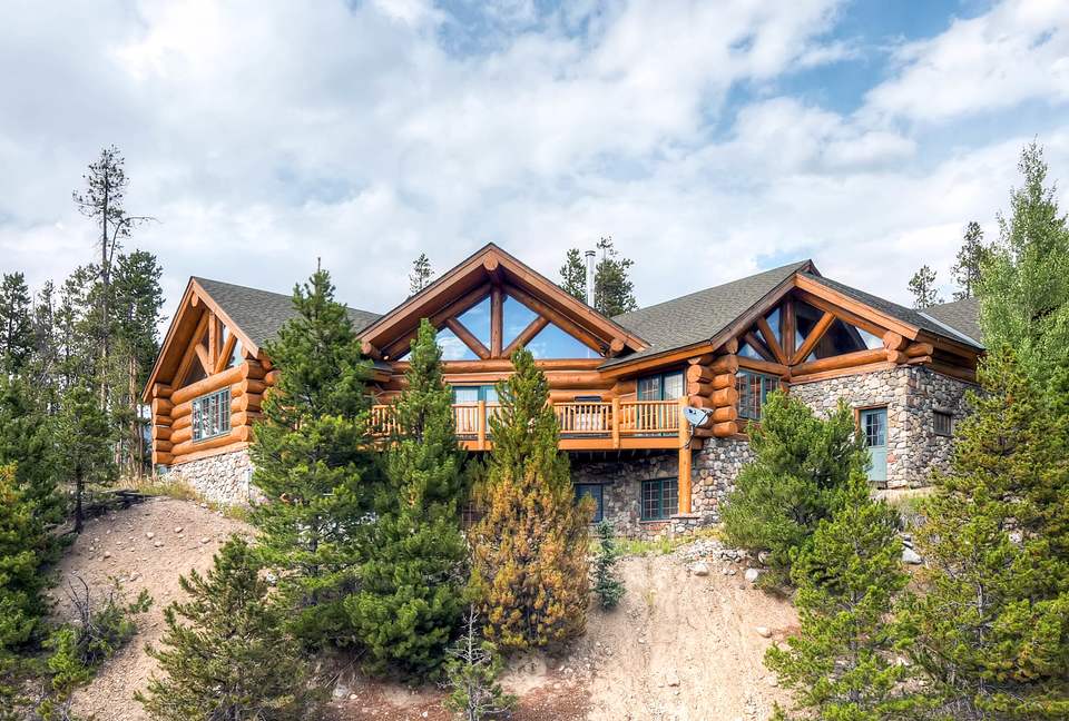 Epic Log Cabin: Hot Tub, Sauna & Chef’s Kitchen - Dillon, Colorado