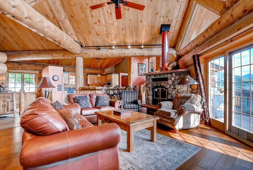 Epic Log Cabin: Hot Tub, Sauna & Chef’s Kitchen - Dillon, Colorado