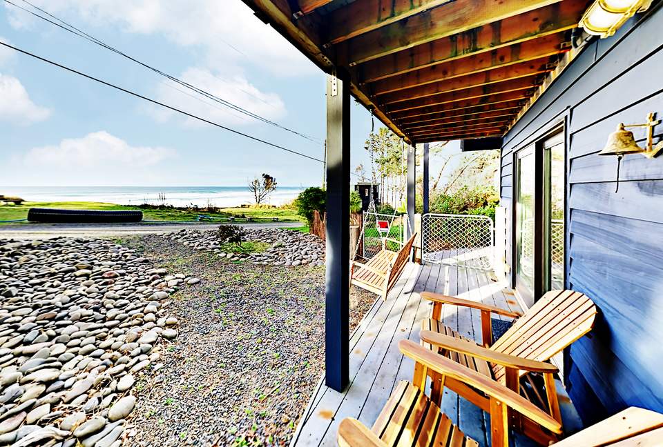 Modern Beachside Hideaway with Decks & Fireplace - Arch Cape, Oregon