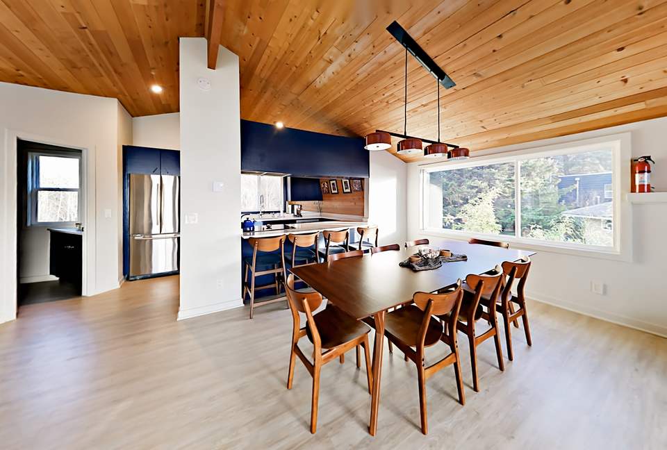 Modern Beachside Hideaway with Decks & Fireplace - Arch Cape, Oregon