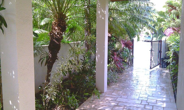 Beautiful Diamond Head Beach Retreat - Honolulu, Oahu, Hawaii