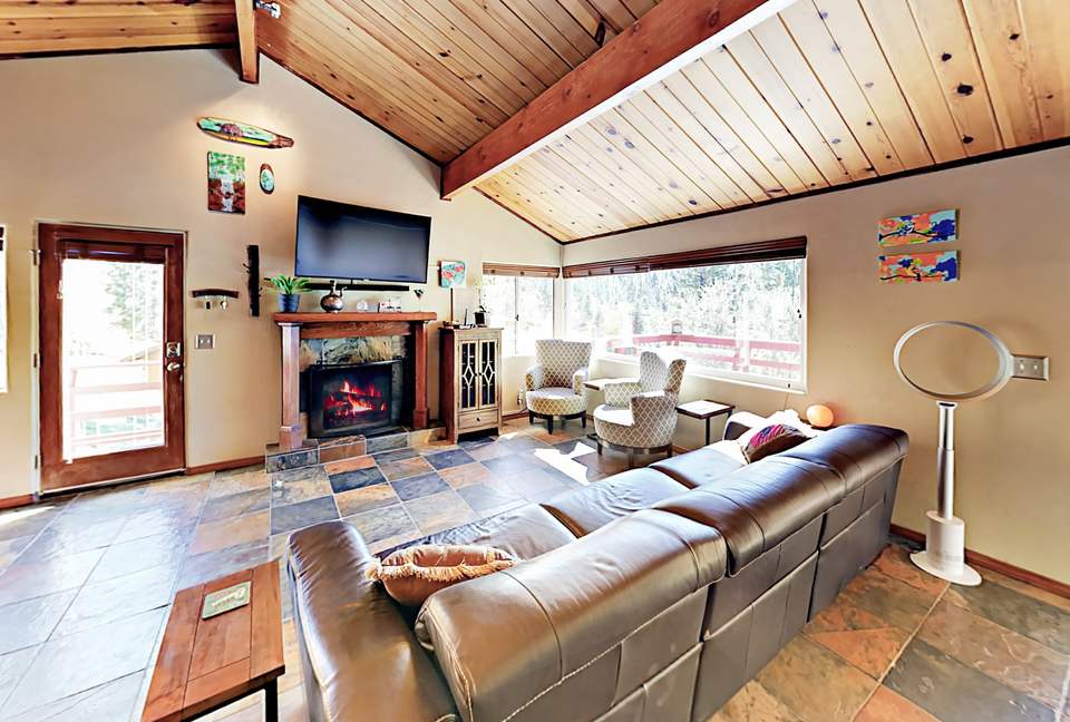 Luxe Getaway with Big Mountain Vistas & Hot Tub - Big Bear Lake, California