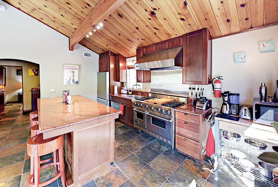 Luxe Getaway with Big Mountain Vistas & Hot Tub - Big Bear Lake, California