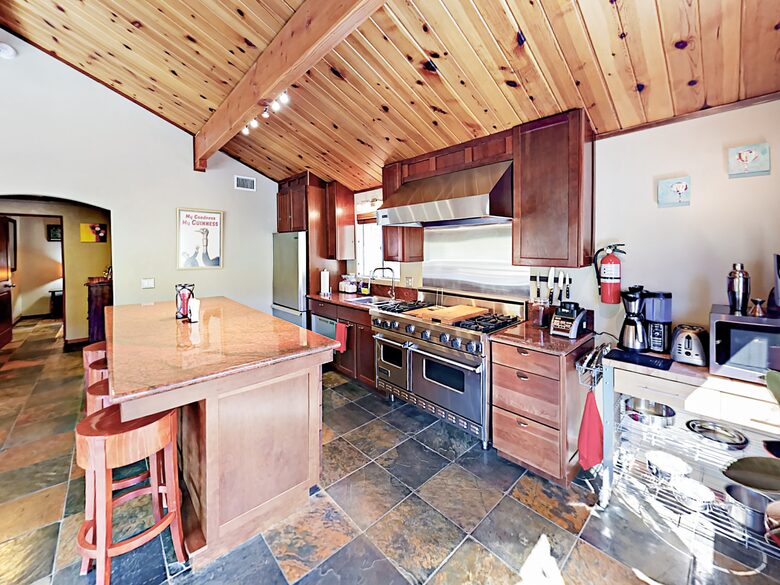 Luxe Getaway with Big Mountain Vistas & Hot Tub - Big Bear Lake, California