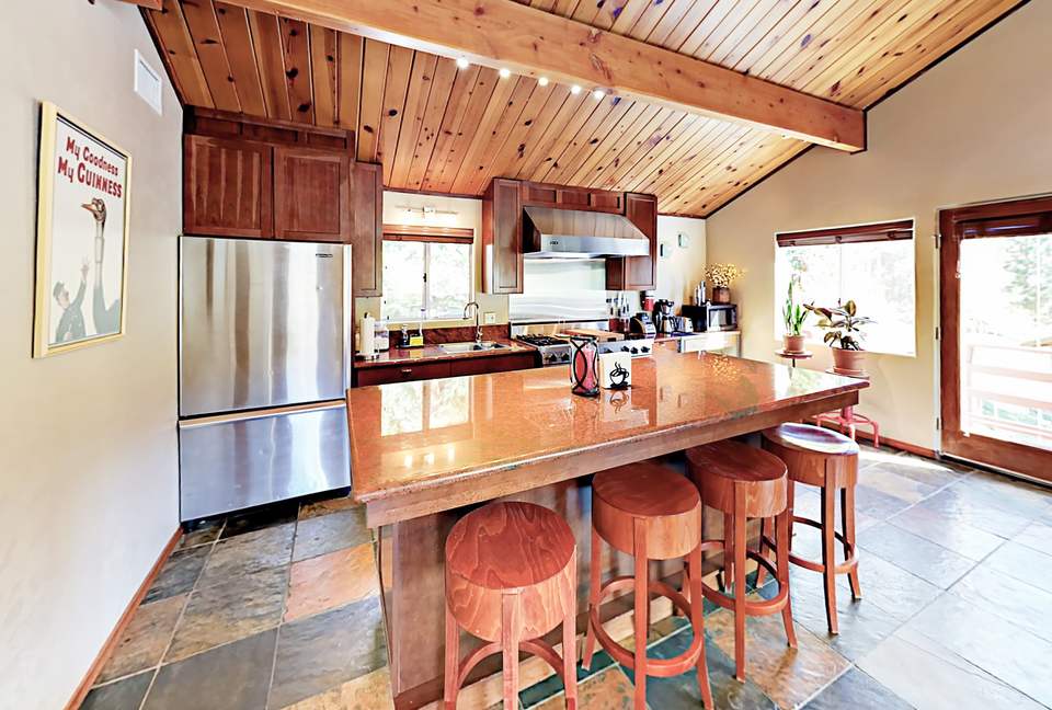 Luxe Getaway with Big Mountain Vistas & Hot Tub - Big Bear Lake, California