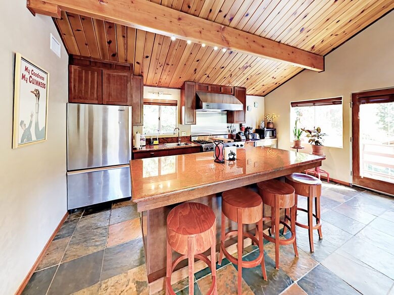 Luxe Getaway with Big Mountain Vistas & Hot Tub - Big Bear Lake, California