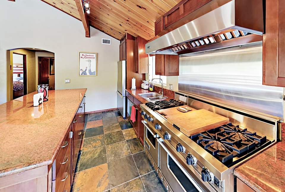 Luxe Getaway with Big Mountain Vistas & Hot Tub - Big Bear Lake, California