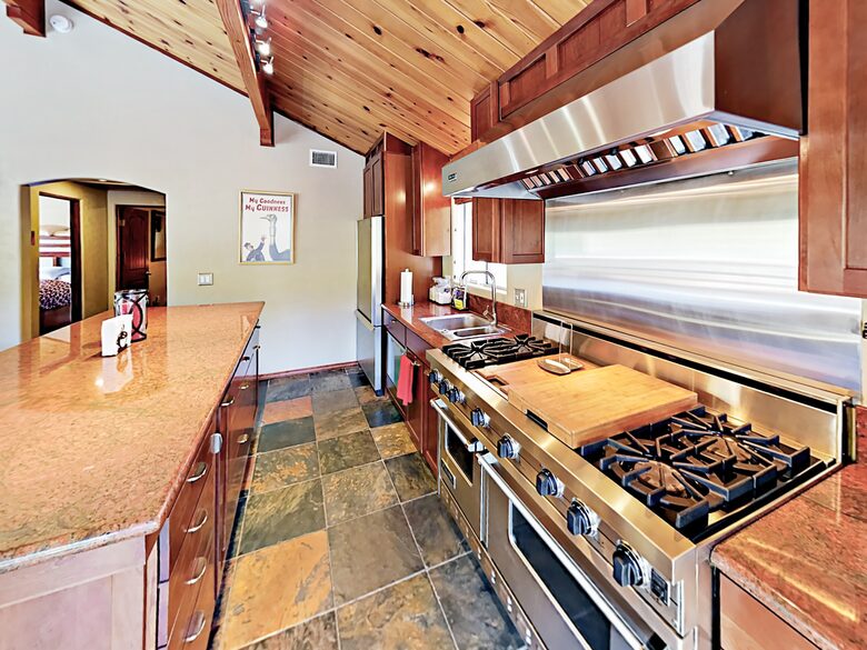 Luxe Getaway with Big Mountain Vistas & Hot Tub - Big Bear Lake, California