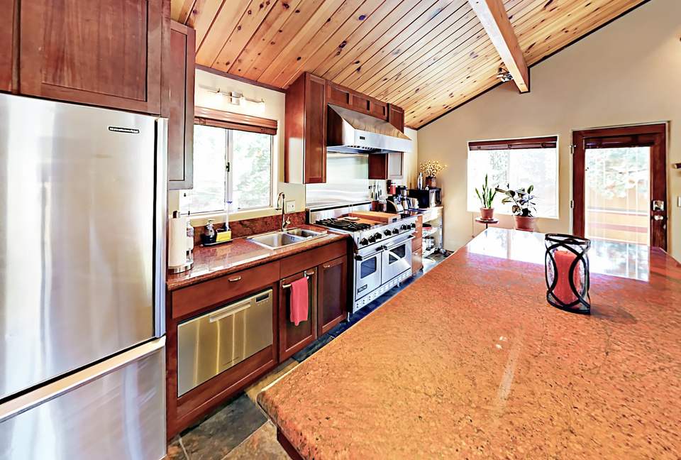 Luxe Getaway with Big Mountain Vistas & Hot Tub - Big Bear Lake, California