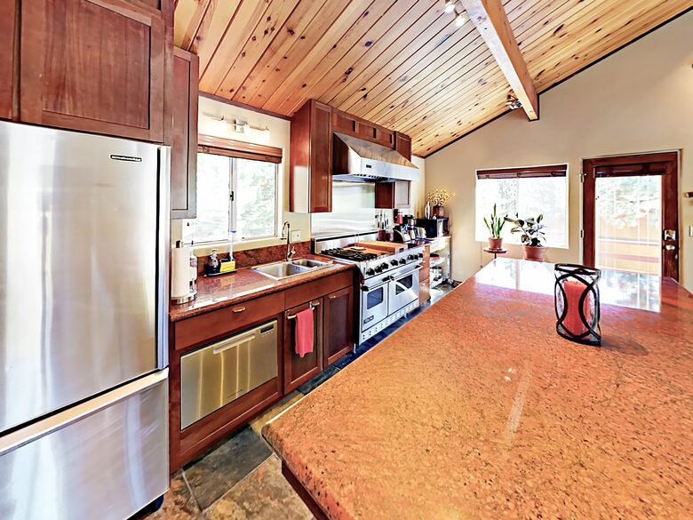 Luxe Getaway with Big Mountain Vistas & Hot Tub - Big Bear Lake, California