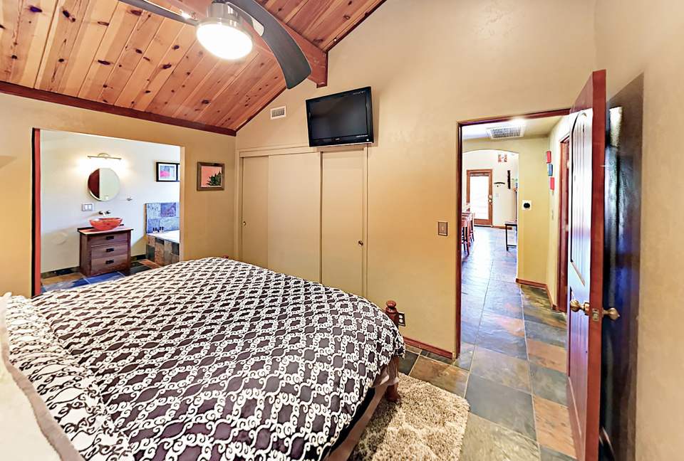 Luxe Getaway with Big Mountain Vistas & Hot Tub - Big Bear Lake, California