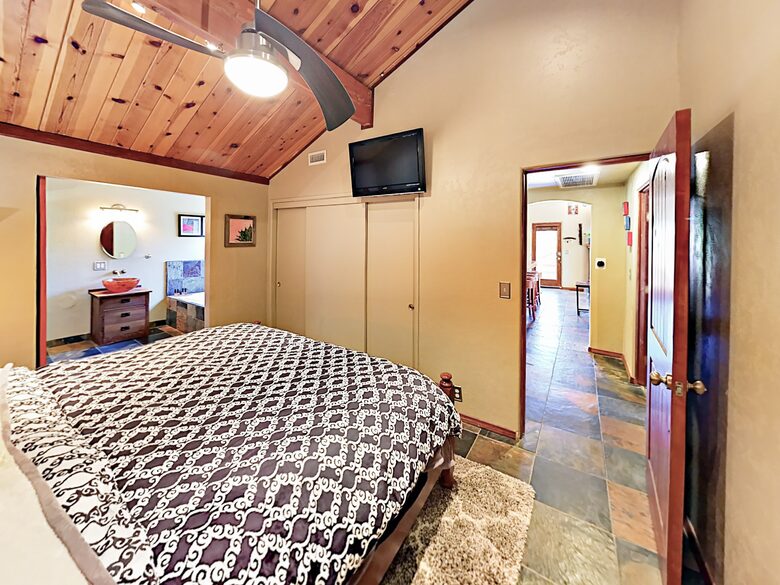 Luxe Getaway with Big Mountain Vistas & Hot Tub - Big Bear Lake, California