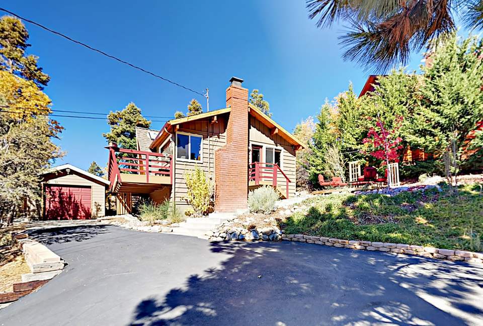 Luxe Getaway with Big Mountain Vistas & Hot Tub - Big Bear Lake, California