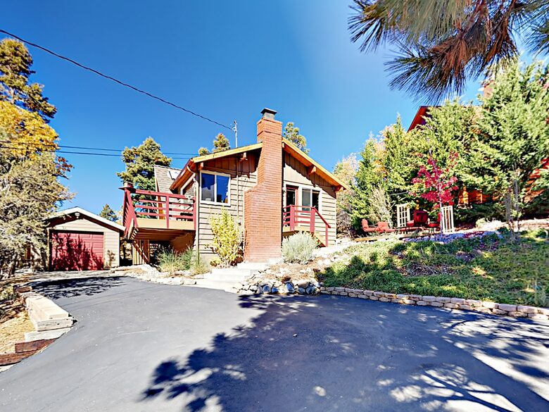 Luxe Getaway with Big Mountain Vistas & Hot Tub - Big Bear Lake, California