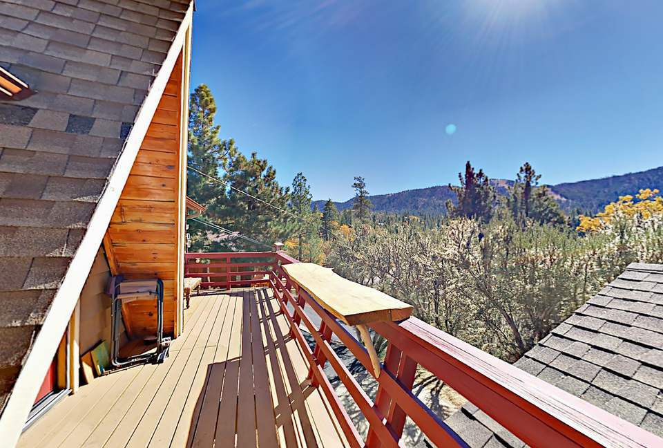 Luxe Getaway with Big Mountain Vistas & Hot Tub - Big Bear Lake, California