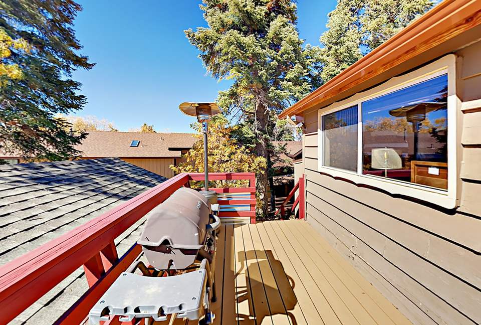 Luxe Getaway with Big Mountain Vistas & Hot Tub - Big Bear Lake, California