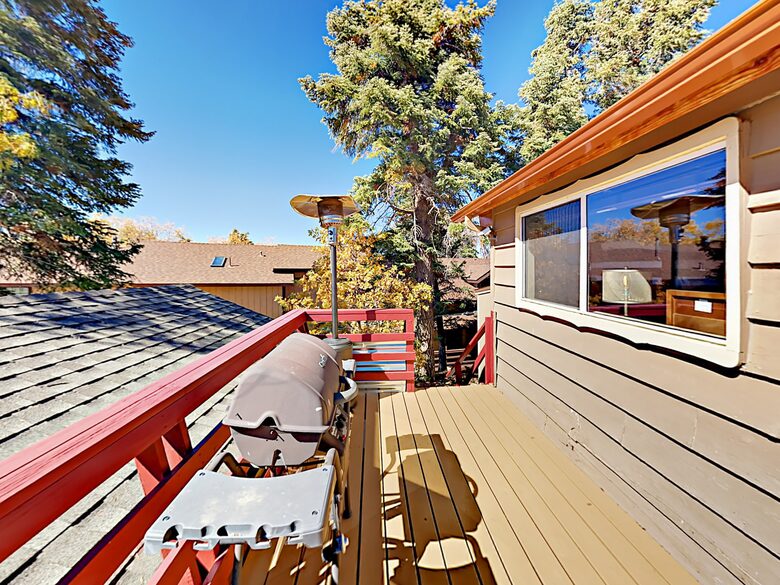 Luxe Getaway with Big Mountain Vistas & Hot Tub - Big Bear Lake, California