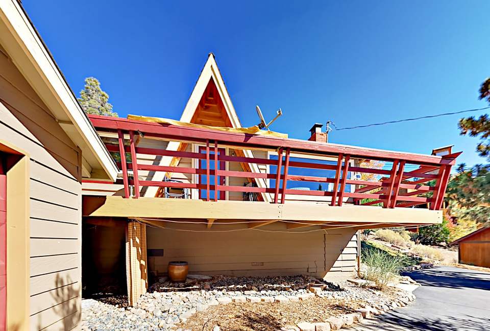 Luxe Getaway with Big Mountain Vistas & Hot Tub - Big Bear Lake, California