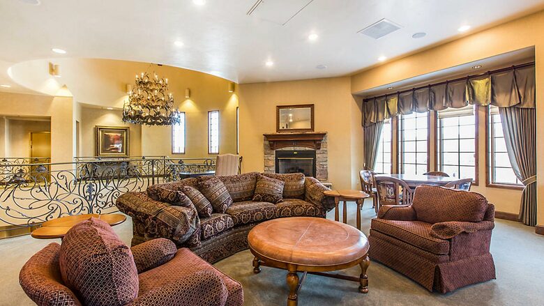 Home exchange at The Club at Big Bear Village, upstairs lobby seating