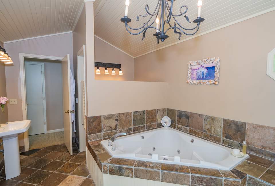 Lake of the Ozarks - Lakefront Family Camp - Swim Dock & Waterslide Gladstone Cove - Gravois Mills, Missouri