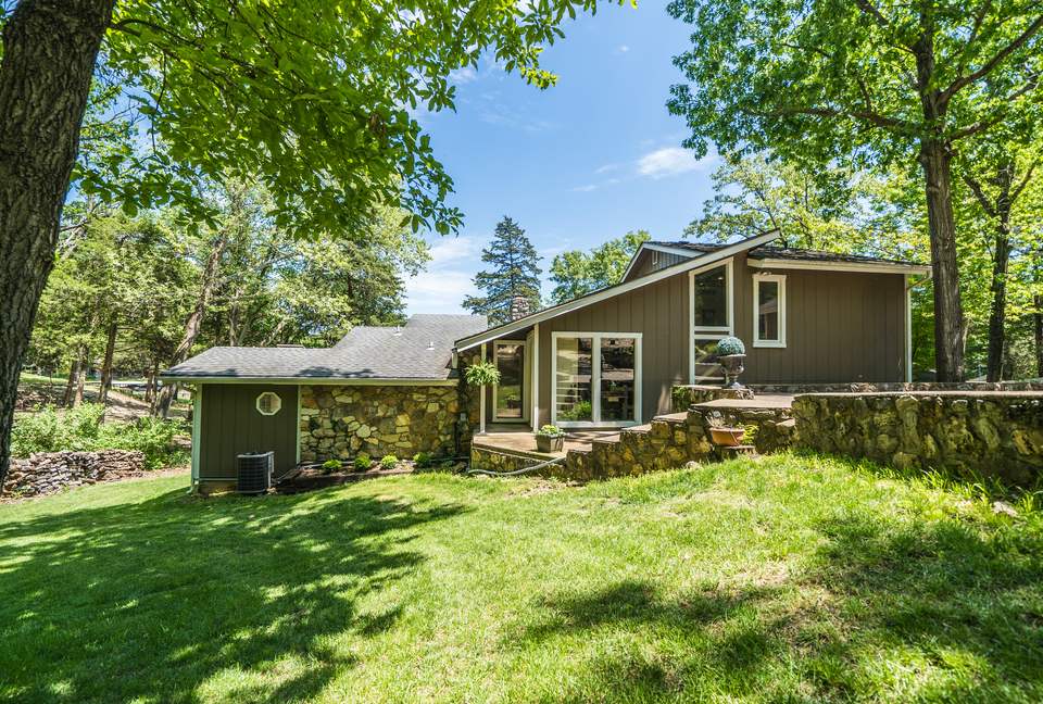 Lake of the Ozarks - Lakefront Family Camp - Swim Dock & Waterslide Gladstone Cove - Gravois Mills, Missouri