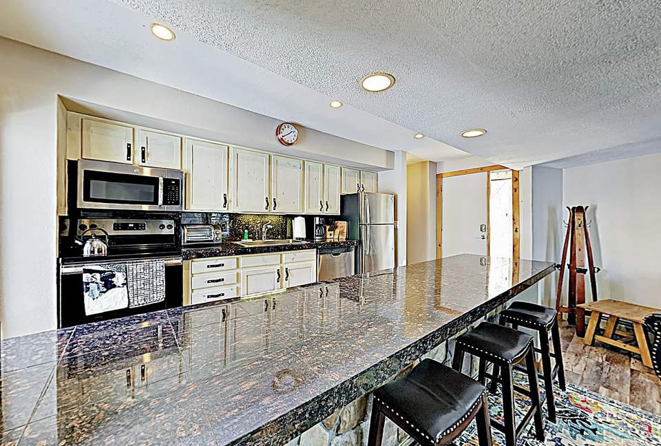 Updated Ski Condo with Fireplace | Near Shuttle - Breckenridge, Colorado