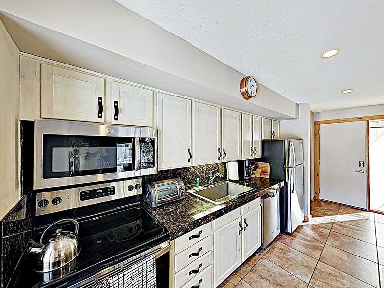 Updated Ski Condo with Fireplace | Near Shuttle - Breckenridge, Colorado