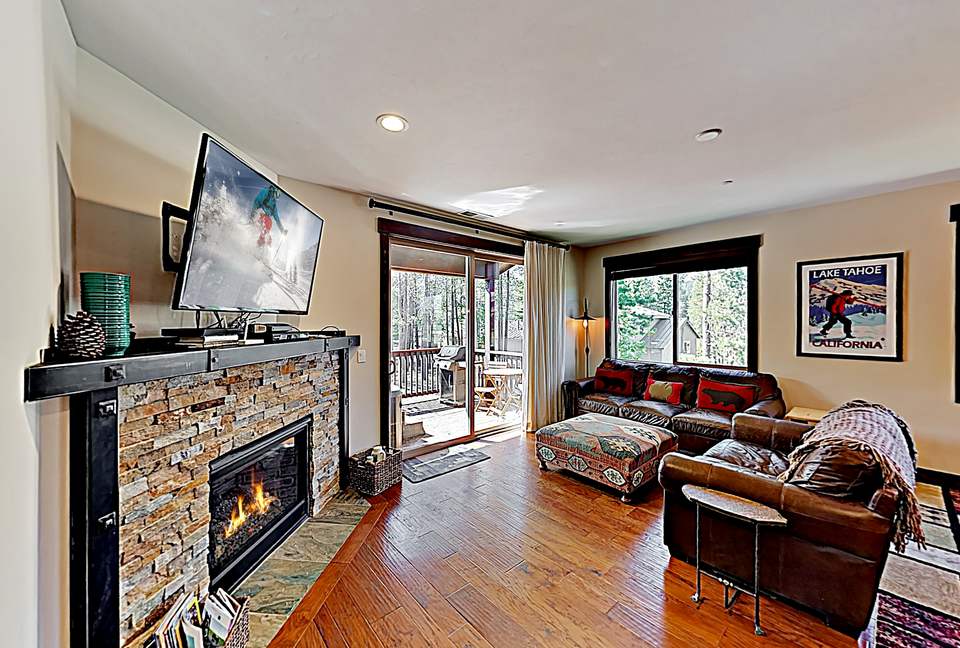 New Listing! Mountain Condo w/ Private Hot Tub - Truckee, California