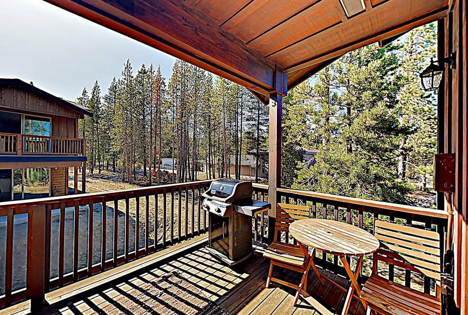 New Listing! Mountain Condo w/ Private Hot Tub - Truckee, California