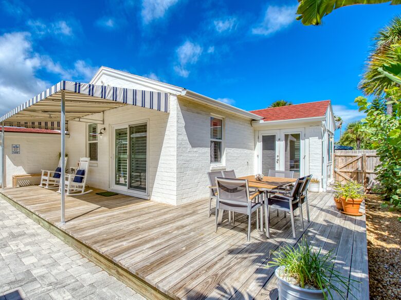 “Anastasia Lodge Cabana” Beach & Pool Oasis - St. Augustine, Florida