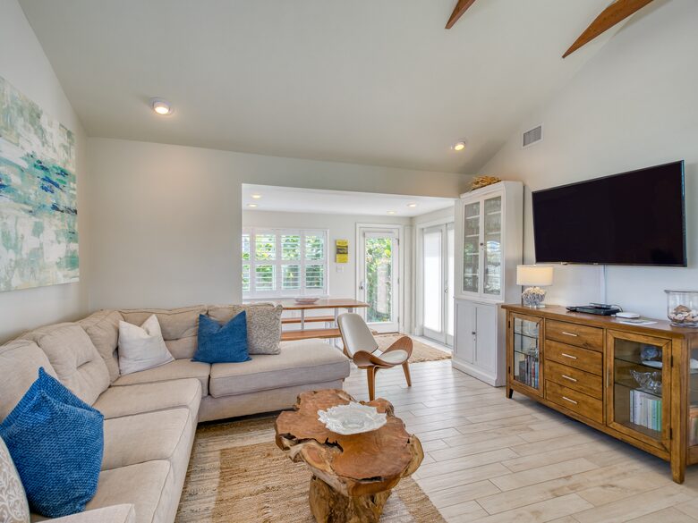 “Anastasia Lodge Cabana” Beach & Pool Oasis - St. Augustine, Florida