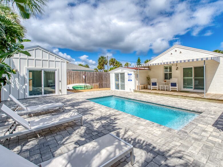 “Anastasia Lodge Cabana” Beach & Pool Oasis - St. Augustine, Florida