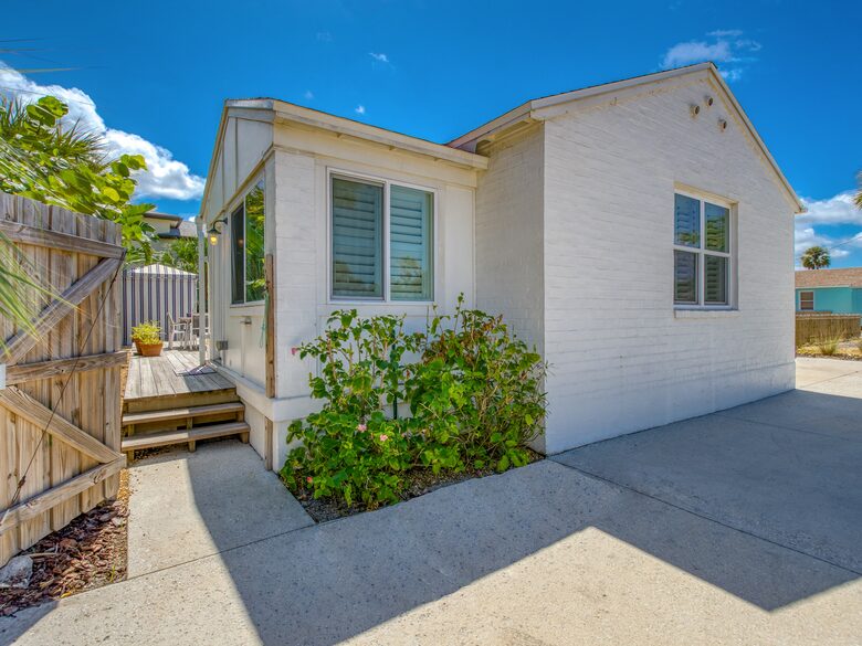 “Anastasia Lodge Cabana” Beach & Pool Oasis - St. Augustine, Florida