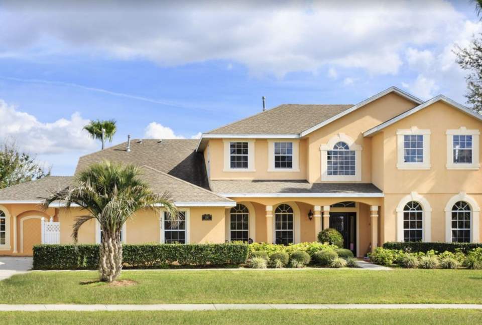 Disney 9 Bedroom Lakeside Villa - Kissimmee, Florida