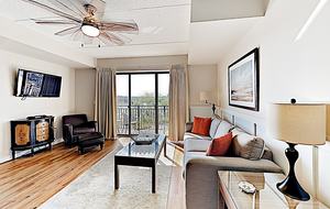 Downtown Condo w/ River View, Near Shops & Beaches - Wilmington, North Carolina